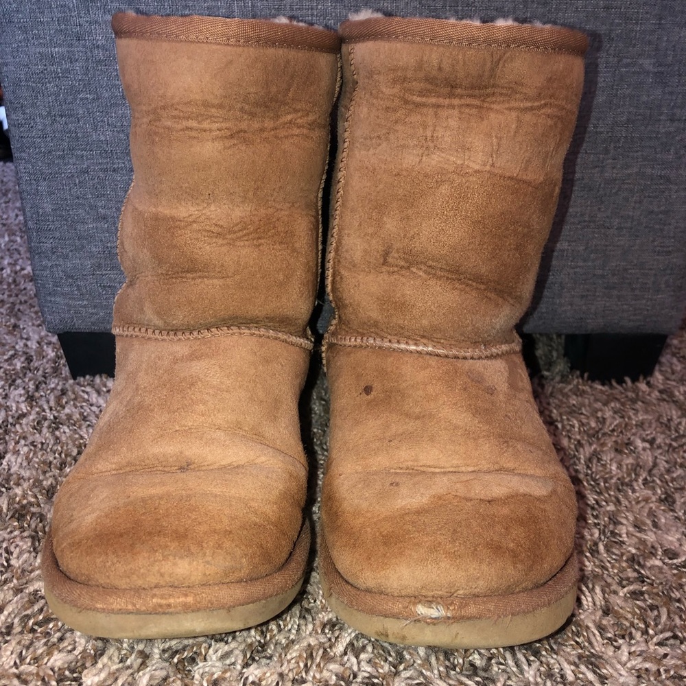 Classic tan UGGS